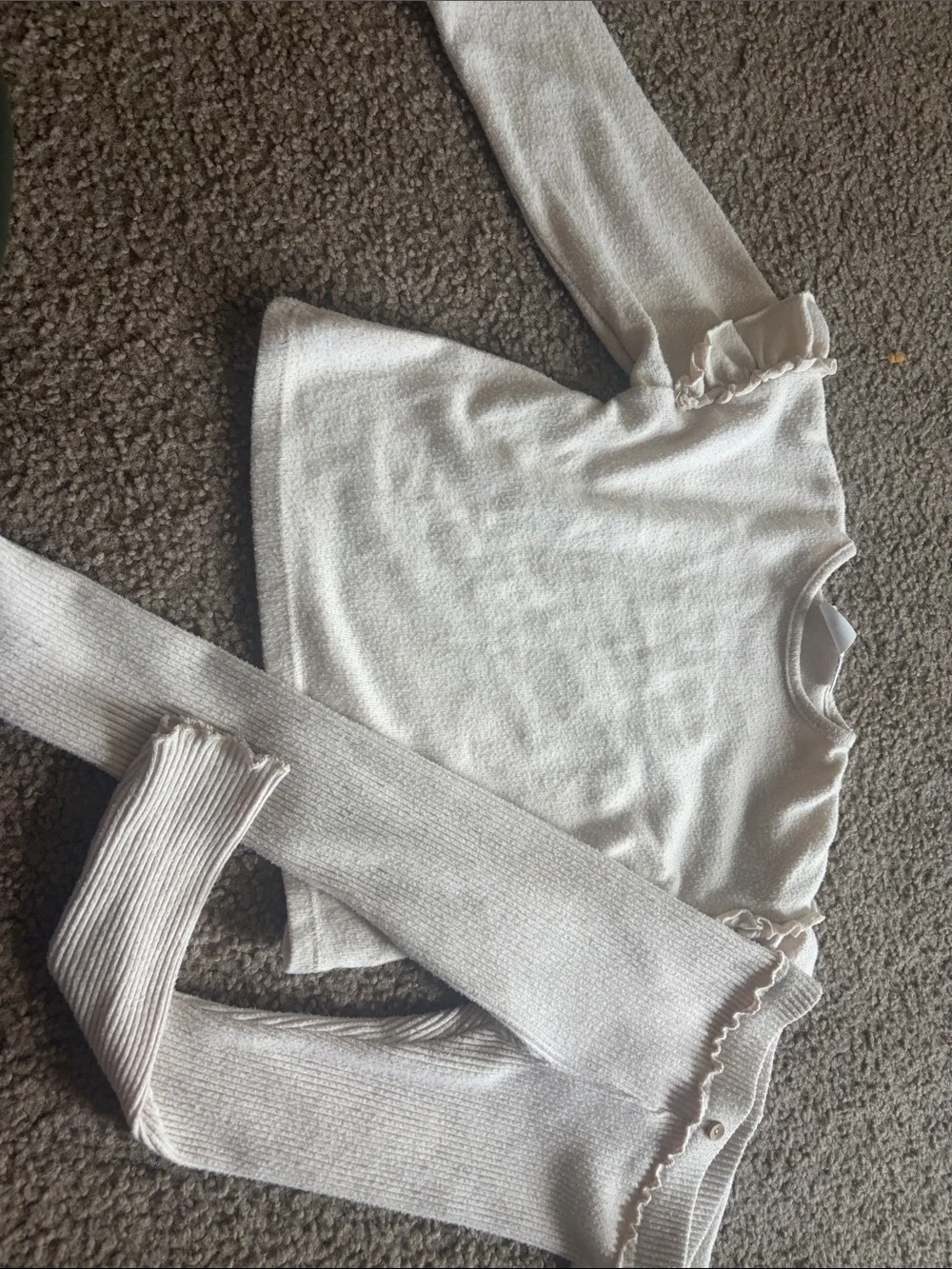B69 Zara 2pc 3-4y White Set, Pilling